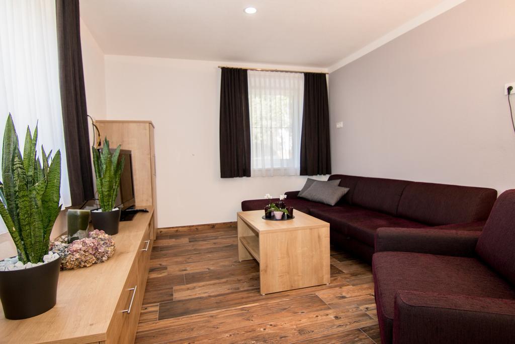 Haus Arnold - Privatzimmer Und Ferienwohnungen Sillian Exteriör bild