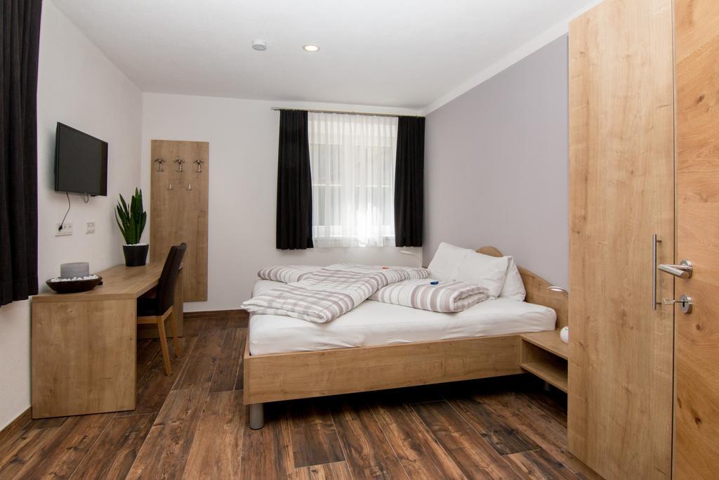 Haus Arnold - Privatzimmer Und Ferienwohnungen Sillian Exteriör bild